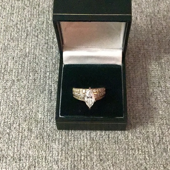 CUBIC ZIRCONIA RING - Picture 1 of 8